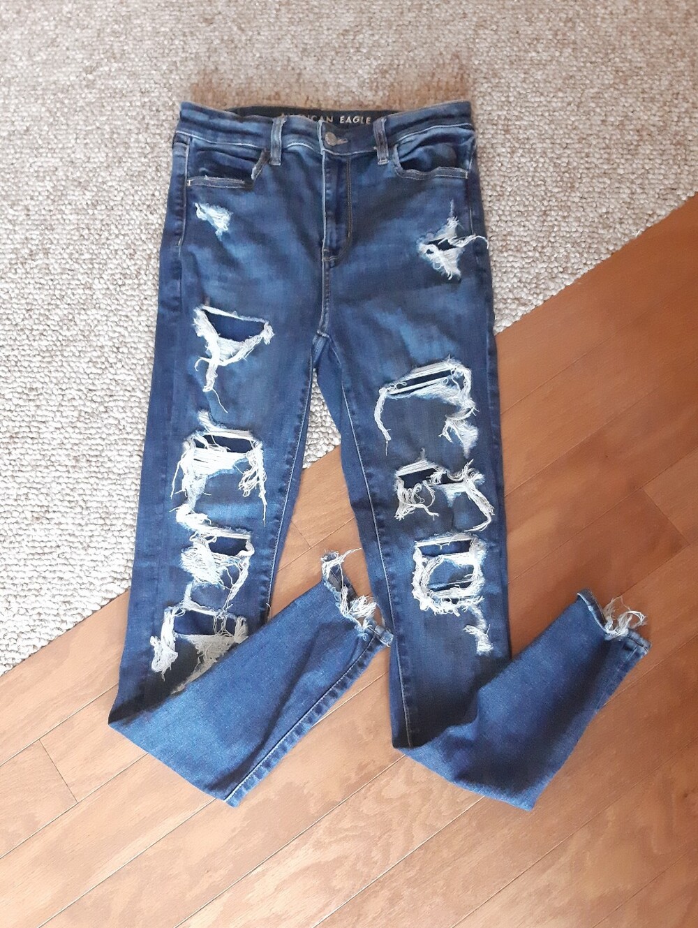 American Eagle Distressed Super High Rise Jegging Jeans size 4